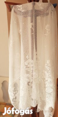 Új gyönyörű kész csipkefüggöny 120x140cm 3db van