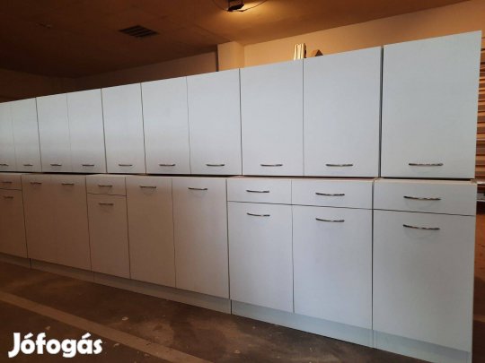 Új hófehér konyhabútor akár bontva is (AO154)