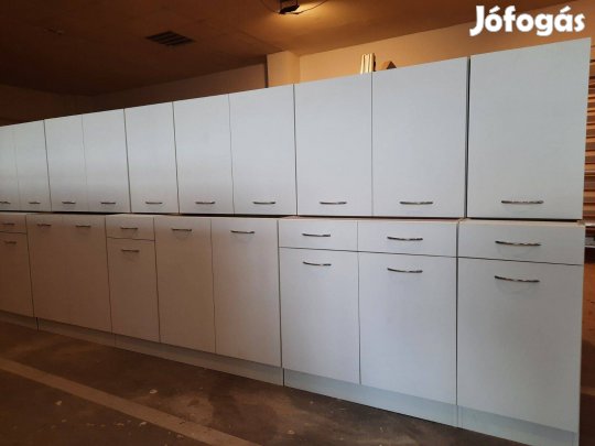 Új hófehér konyhabútor akár bontva is (AR154)
