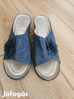 Új kék 38-as utcai papucs eladó