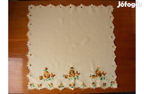 Új kézi hímzés, futó terítő, asztalterítő, 56 x 56 cm