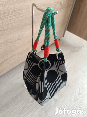 Új kicsi csajos táska