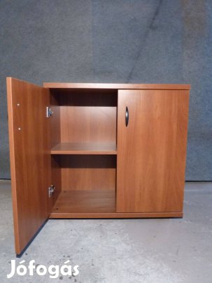 Új kis polcos kétajtós szekrény mahagóni színben, mérete: 81x80x40 cm