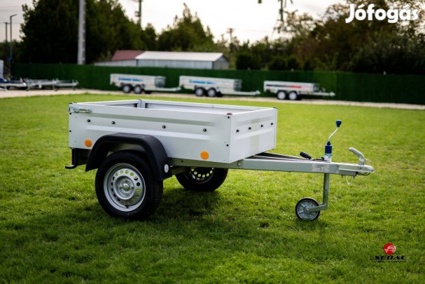 Új kisméretű utánfutó (132x106cm) akciósan Bakon - bruttó 299.000 Ft