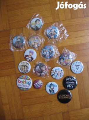 Új kitűzők, némelyik celofánban