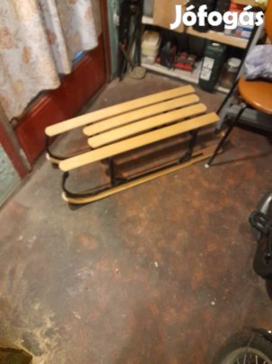 Új könnyű fémvázas szánkó eladó .