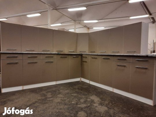 Új konyhabútor áron alul, akár bontva is (AO173)