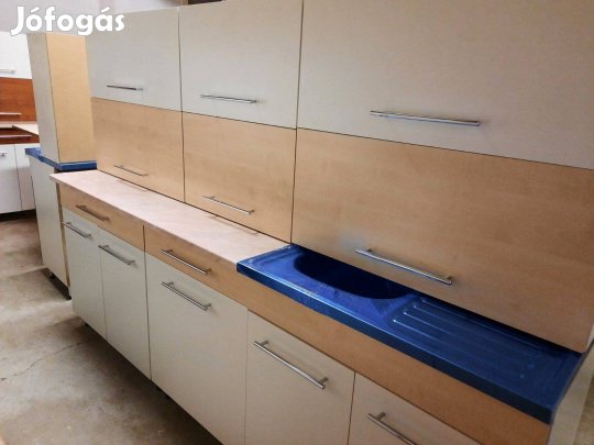 Új konyhabútor áron alul, akár bontva is (AP180)