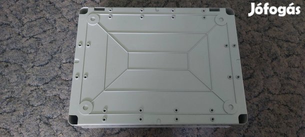 Új kötődoboz, falon kívüli...