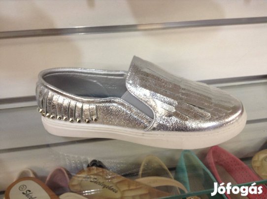 Új lapos rojtos ezüst női cipő slip-on!