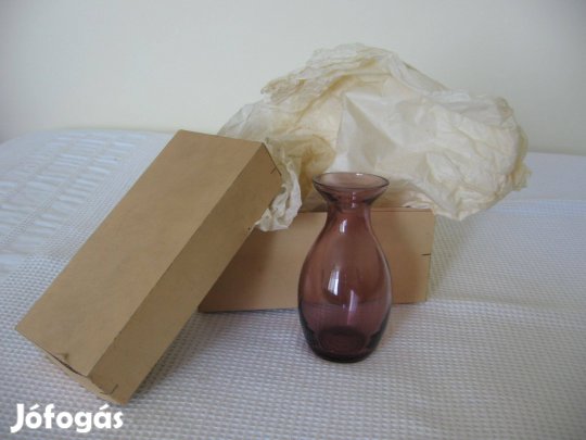 Új lila üvegváza