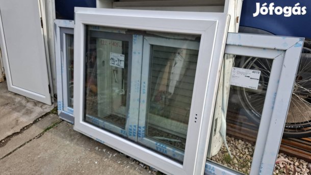 Új műanyag ablak, 122cm x 105cm.