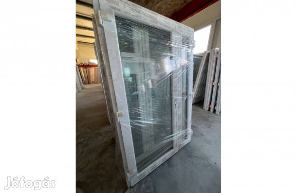 Új műanyag bejárati ajtó Tele üveges (138x208) készletről