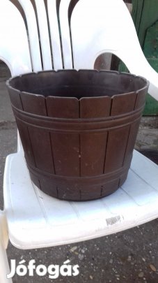 Új nagyobb dézsa jellegű müa kaspó virágtartó
