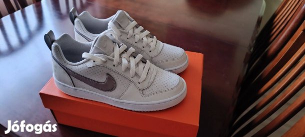 Új női Nike Court Borough sneaker
