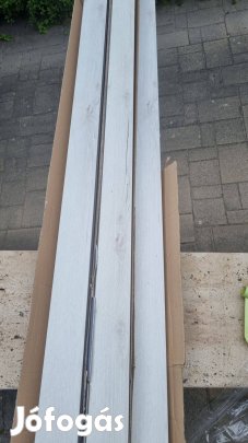 Új parketta szegőléc 8cm magas 2.4m hosszú 32db