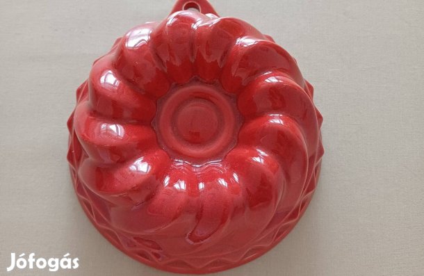 Új piros kerámia kuglófsütö