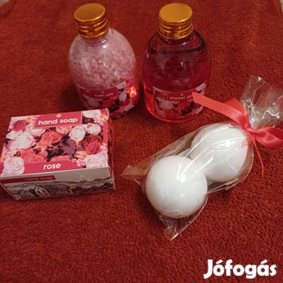 Új rózsás szett( fürdősó, tusfürdő, szappan, fürdőgolyó)