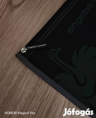 Uj strauss irattartó