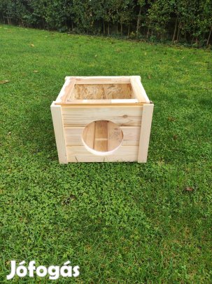 Új szigetelt macskaház