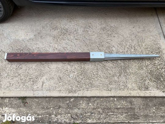 Új talajba beüthető kerítéscölöp