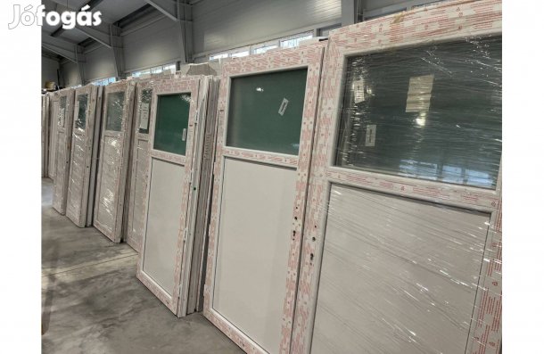 Új üveges műanyag beltéri/mellékbejárati ajtó Raktárkészletről