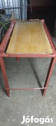 Új vas asztal eladó