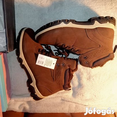 Új vastag talpú bakancs 43