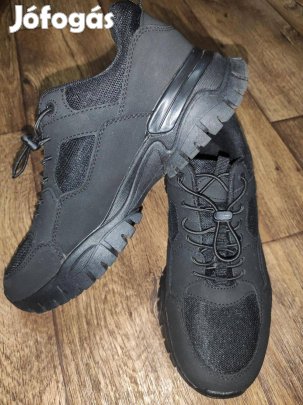 Új vastag talpú fekete cipő - 39