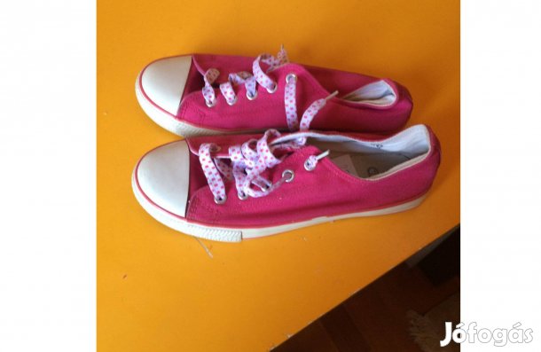 Új vászon cipő 35-ös