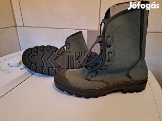 Új vászon cipő 43-as magas szárú