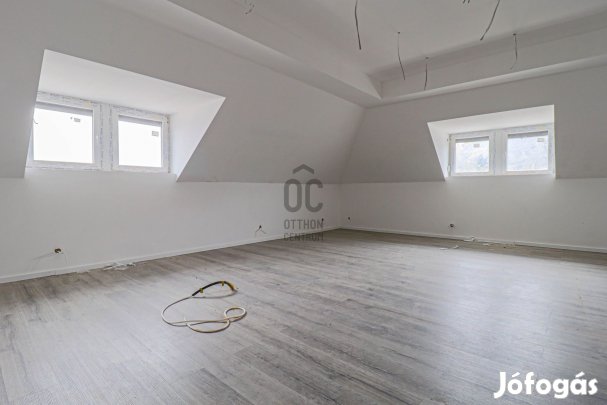 Újépítésű 1. emeleti lakás Fertőszentmiklóson zárt GÉPKOCSIBEÁLLÓKKAL