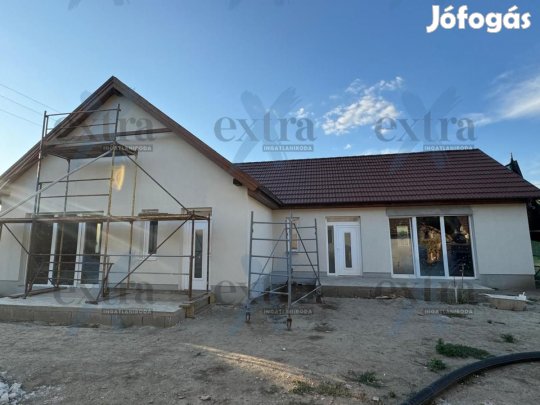 Újépítésű lakás Mindszent belvárosában