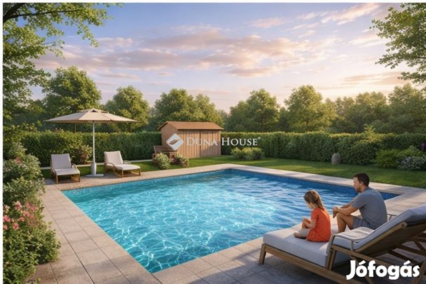 Újépítésű medencével