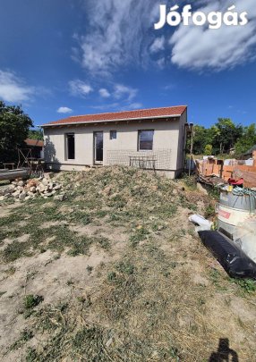 Újépítésű nappali+ 2 szobás családi ház garázzsal eladó! 3%os hitel!