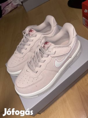 Ujj Nike gyerek cipő 31,5 méretben 