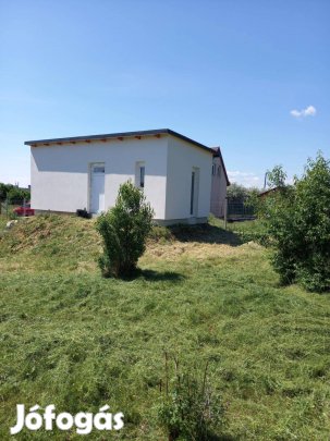 Újjászületett ház, új lehetőségek zártkerti nyugalommal