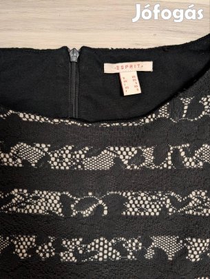 Ujjatlan, csipkés, csíkos ruha