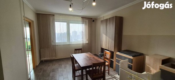 Újkertben az Egyetemek közlében 3 szobás lakás eladó!