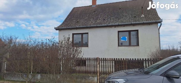 Újlétán 2 szobás családi ház eladó!