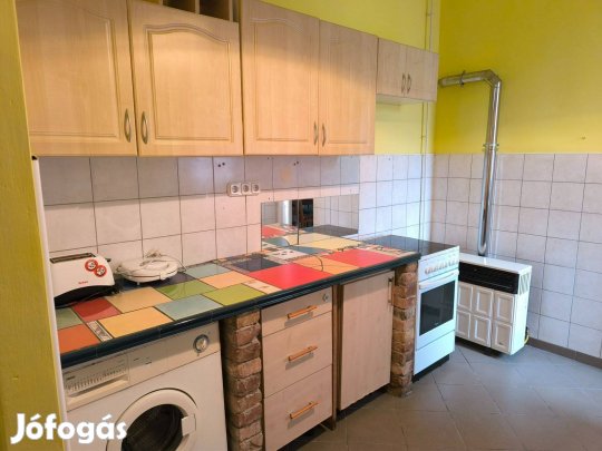 Újpest-Városkapu metrómegállónál garzonlakás kiadó