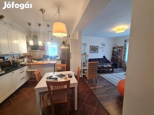 Újpesten 3 szobás földszinti lakás eladó garázzsal, pincével!