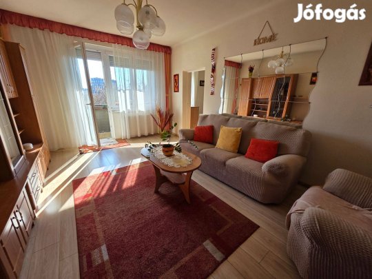 Újpesten a Városkapunál 2 szobás felújított lakás eladó!