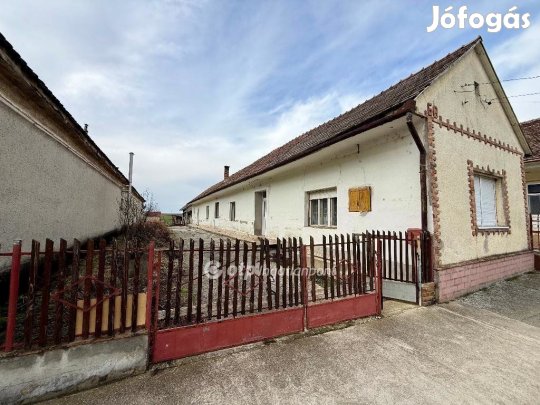 Újpetrei eladó 130 nm-es ház