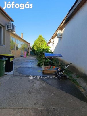 Újpetrei eladó 200 nm-es ház