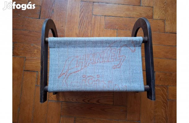 Újság, folyóirat tartó fa kerettel, lovas mintás vászonnal 38*32*17 cm