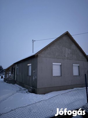 Újszászi családi ház, 90% újépítésű 110nm