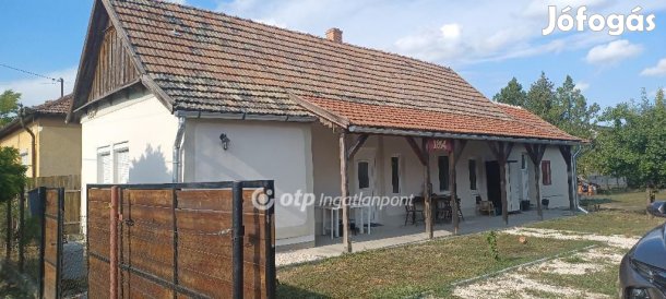 Újszászi eladó 70 nm-es ház