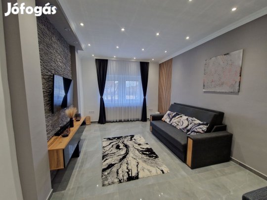 Újszászon igényesen felújított családi ház