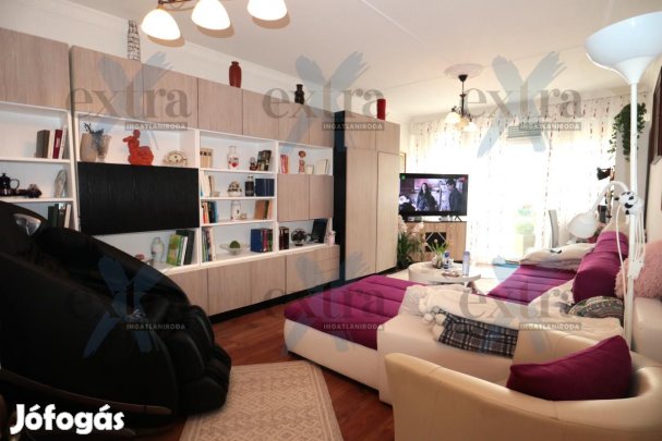 Újszegeden 1.emeleti, erkélyes, klímás, felújított Panellakás Eladó!